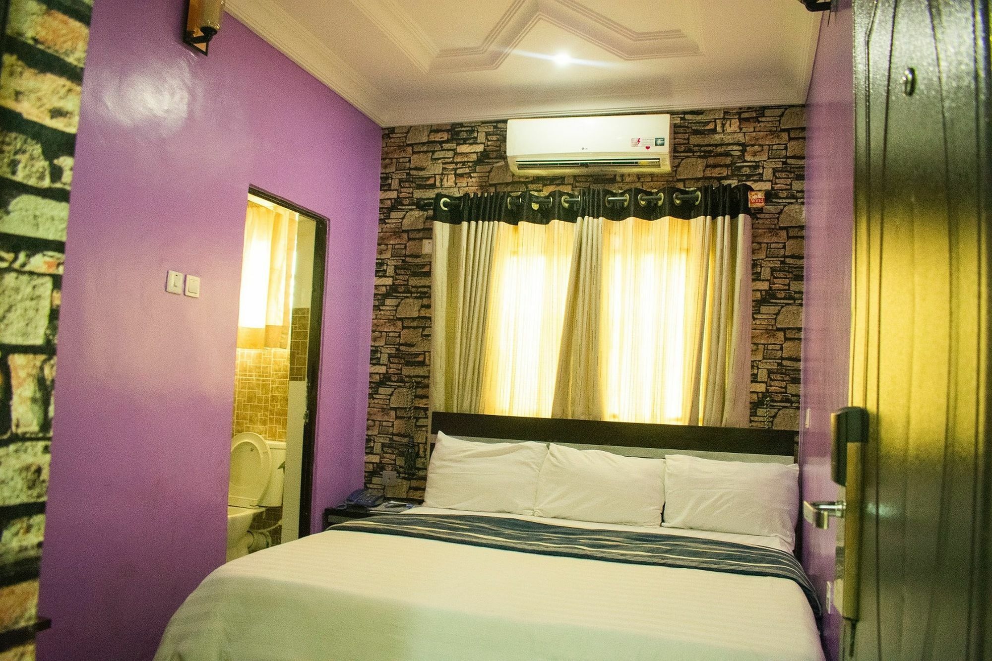 Crestview Hotel & Suites Lagos Exterior foto
